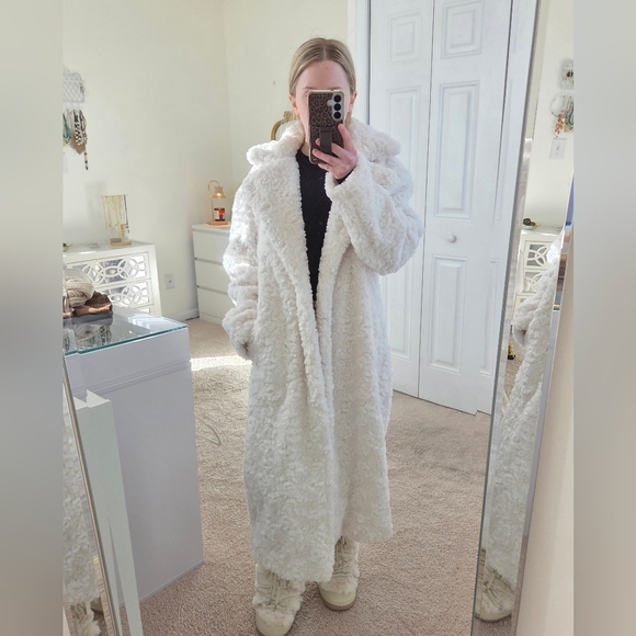 New With Tags! Elie Tahari Faux Fur White Coat Size Small - Picture 10 of 10